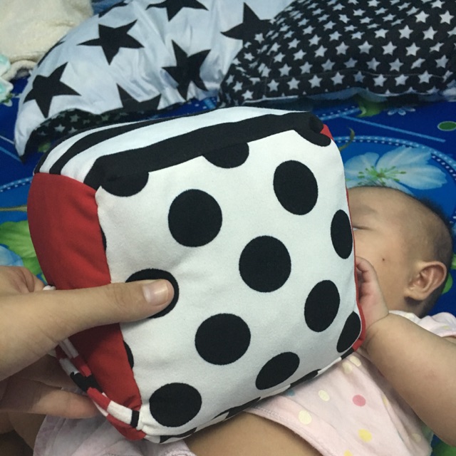 Bóng kích thích thị giác cho trẻ sơ sinh