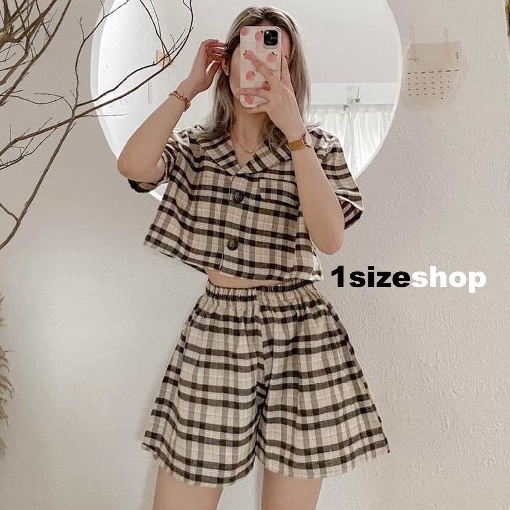 Áo croptop nữ cổ bẻ vest phối với quần short họa tiết kẻ caro (freesize) 1sizeshop