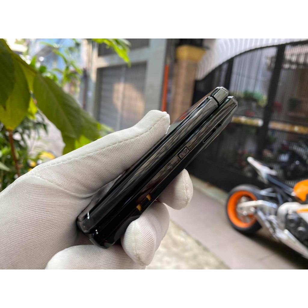 Điên thoại Sharp SH-03A màu đen