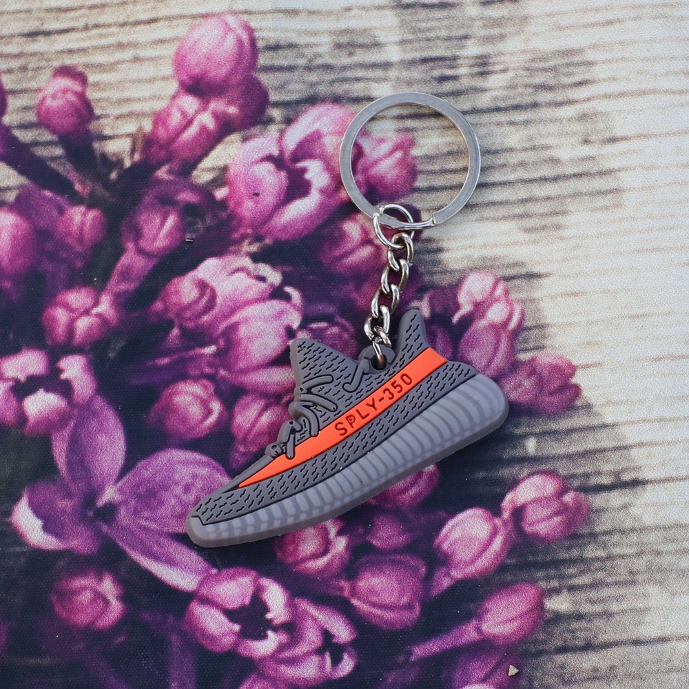 Móc khóa silicone giày yeezy 350v2 Xám