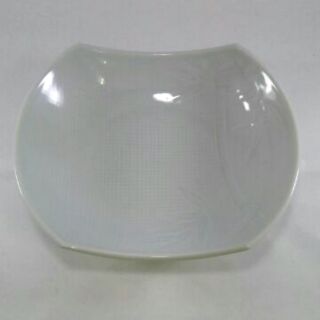 Dĩa sứ cong hình thuyền