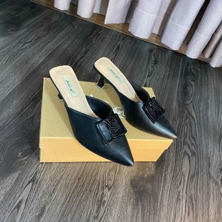 Dép sục mũi nhọn