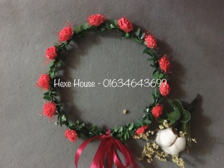 Vòng hoa đội đầu