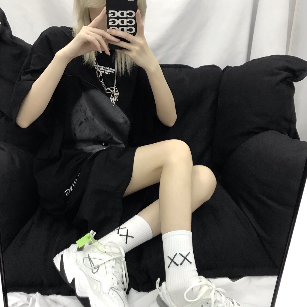 We Flower Vớ cổ cao in họa tiết dấu chéo màu trắng đen hợp thời trang cho nam và nữ