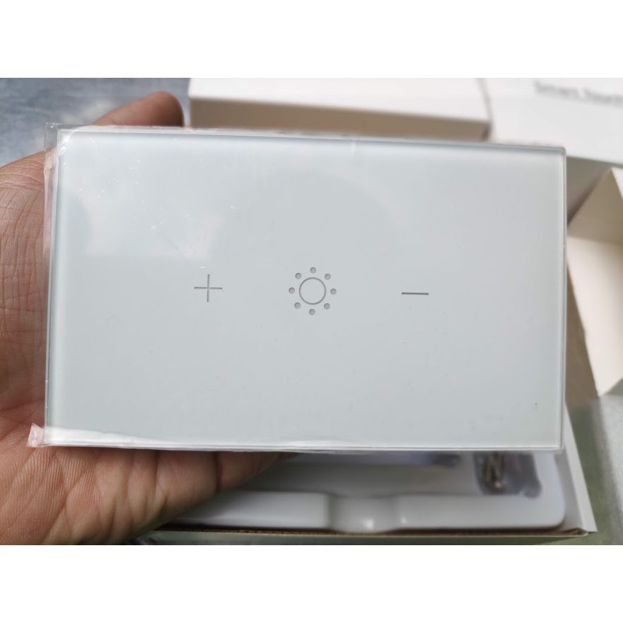 Công tắc cảm ứng wifi cao cấp 1 gang smarthome modell SYS-DS01 công xuât 400W
