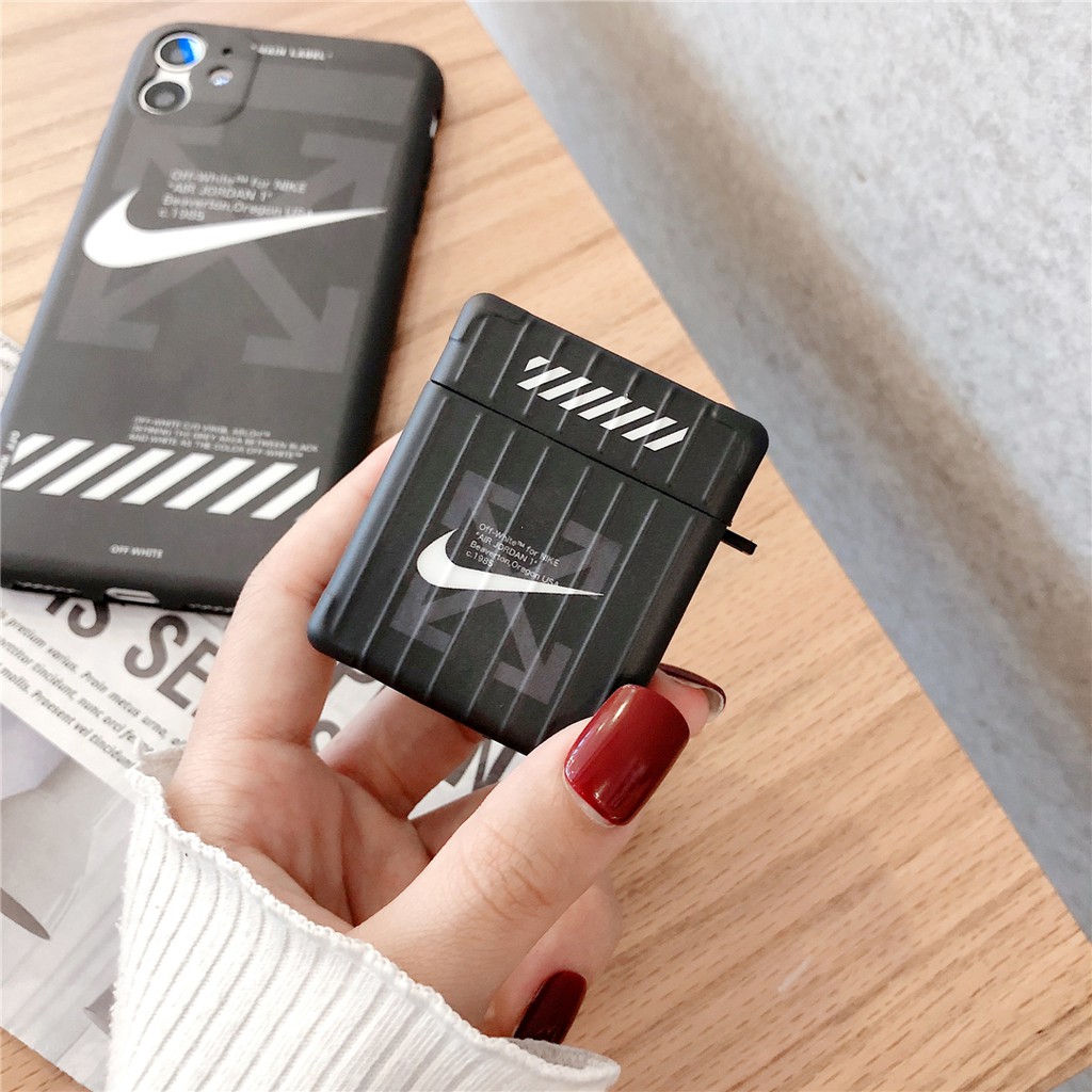 Vỏ bọc bảo vệ hộp sạc tai nghe Airpods in hình logo Nike OFF-WHITE