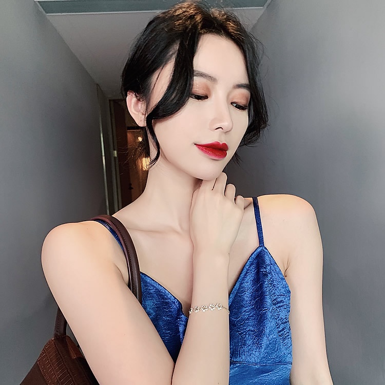 Vòng Đeo Tay Có Mặt Hoa Pha Lê Sang Trọng Cho Nữ