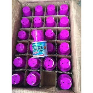 Chai tẩy bồn cầu khử mùi.