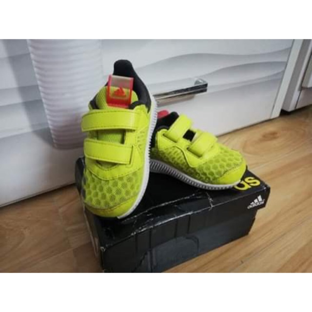 Thanh lý giầy adidas auth