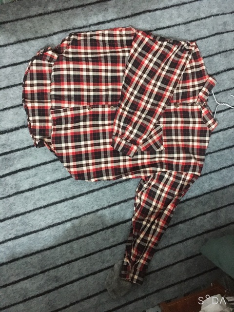 Áo sơ mi đồng giá 50k.