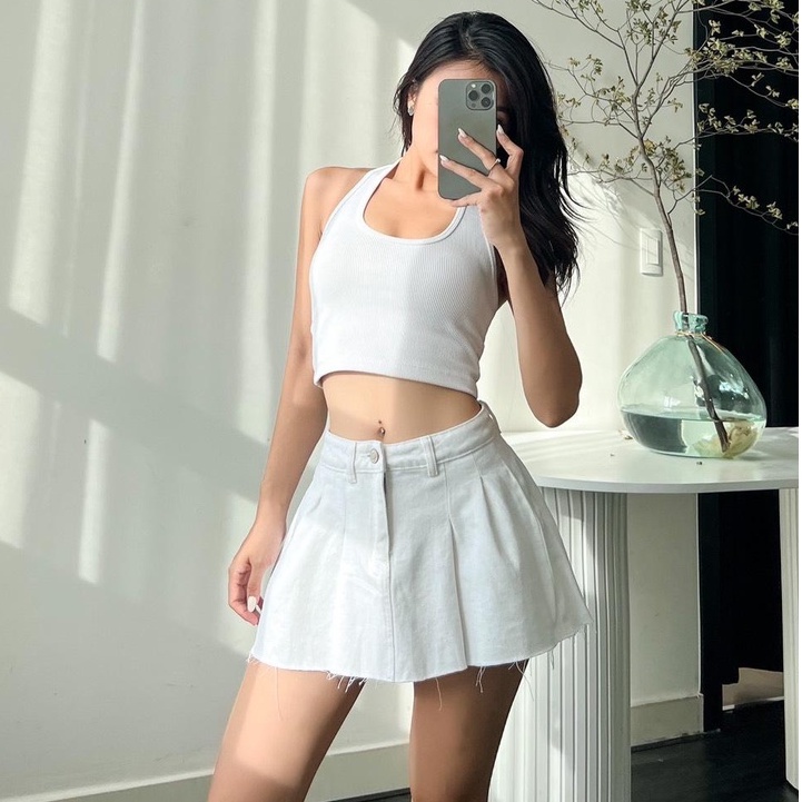 Chân váy jean mềm xếp ly trắng có lót trong cạp thấp Sofm Wear