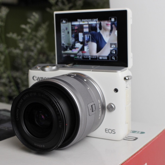 Máy ảnh Canon EOS M10 lens 15-45mm ( màu trắng, used 95%, bh T3-2021)