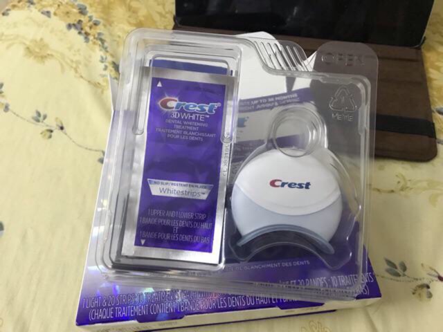 Full box 10 gói dán trắng răng Crest 3D White và 1 đèn chiếu