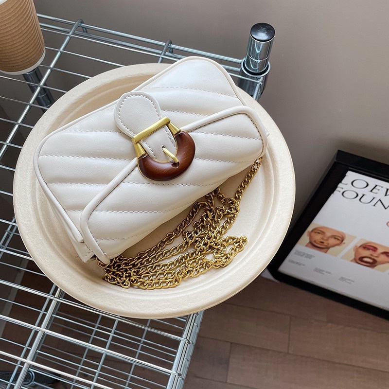 Túi trám chéo khuy gỗ 18cm