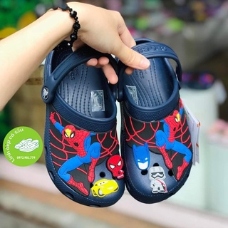 Dép sục cross trẻ em hình người nhện màu đen đúc liền khối tặng 10 sticker