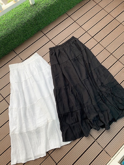 Chân váy tầng from dài Ceci Skirt from chuẩn dễ mix có 2 màu trắng và đen chất liệu vải tằm xước có lót trong lưng thun | BigBuy360 - bigbuy360.vn