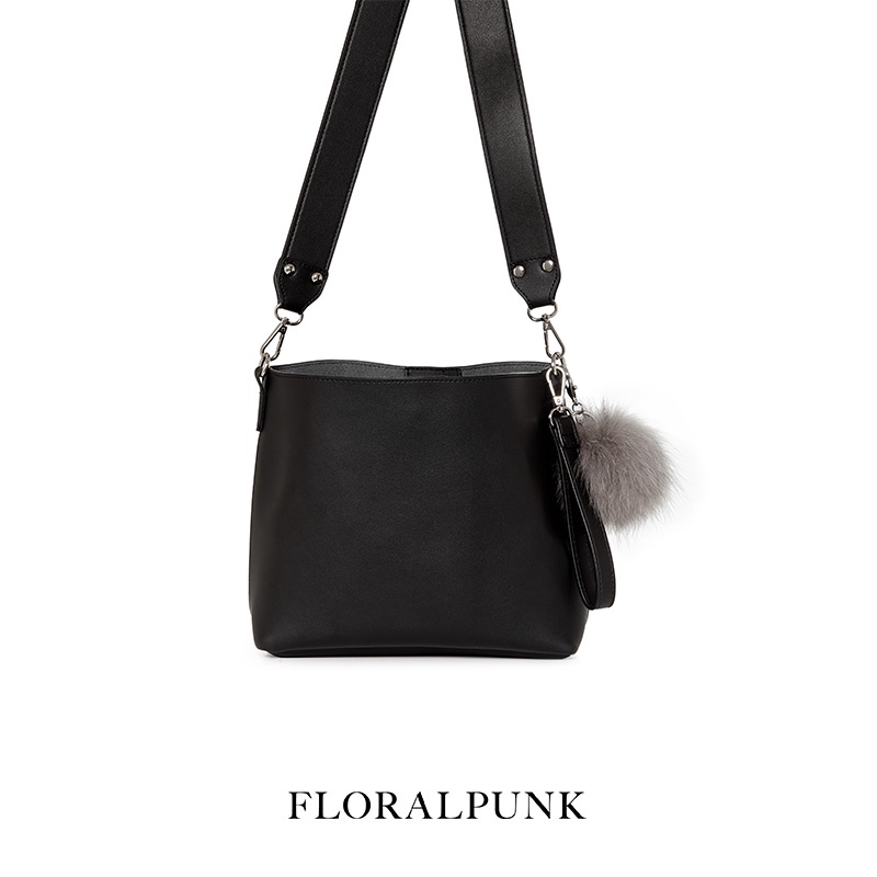 [Mã WABRFP055 giảm 12% đơn 500K] Túi xách Floralpunk Pom Pom Bag màu đen