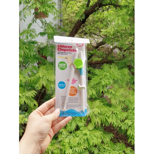 Đũa tập ăn cho bé tiện dụng - Hàng Nhật