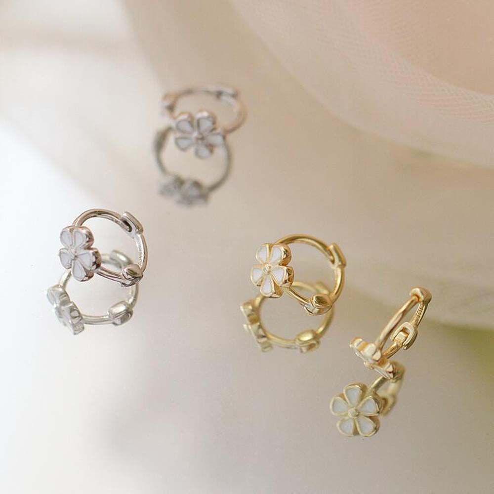 Bông Tai Hình Hoa Cúc Nhỏ Dễ Thương Ngọt Ngào Cho Nữ