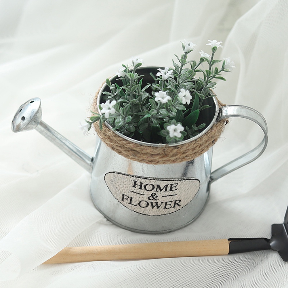 Bình tưới cây bằng sắt khắc chữ phong cách vintage