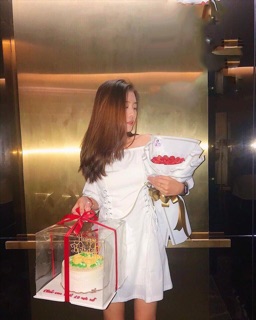 Đầm bẹt vai trắng đan dây eo