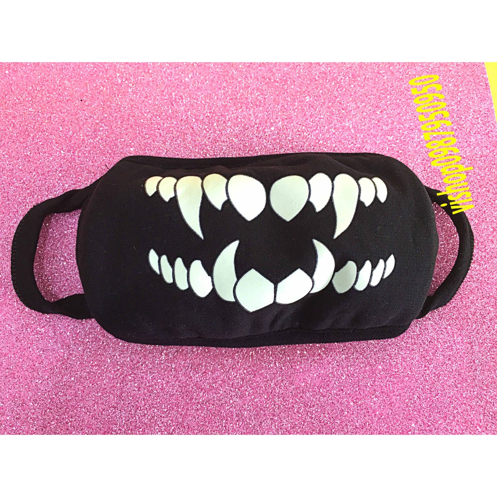 Khẩu trang 4 RĂNG NANH NHỌN in hình hoạt hình màu đen vải cotton chống bụi độc đáo Anime/Manga phong cách Nhật Bản