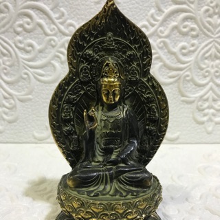 Tượng đồng mẹ quan âm