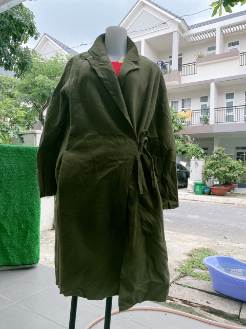 Khoát dạ màu rêu cột eo dáng dài