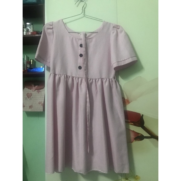 Váy Tiểu Thư BabyDoll Kẻ Caro Hồng Có Nút Ở Giữa Ngực Có Khóa Kéo Đằng Sau Kèm Thêm Dây Thắt Eo Dành Cho Nữ FreeSize