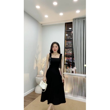 Đầm đen hai dây chữ Sweet girl thêu