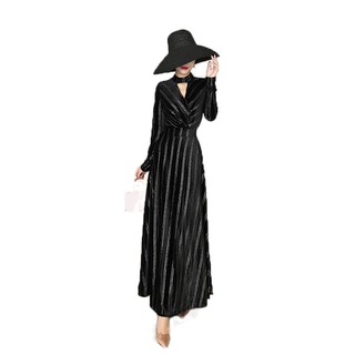 Đầm Nhung Dài Cổ Yếm