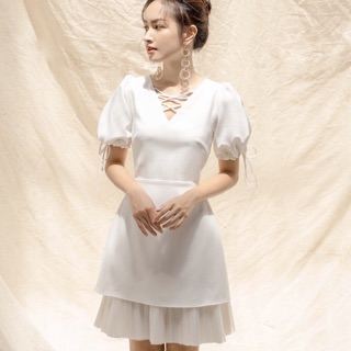 Đầm trắng đan ngực
