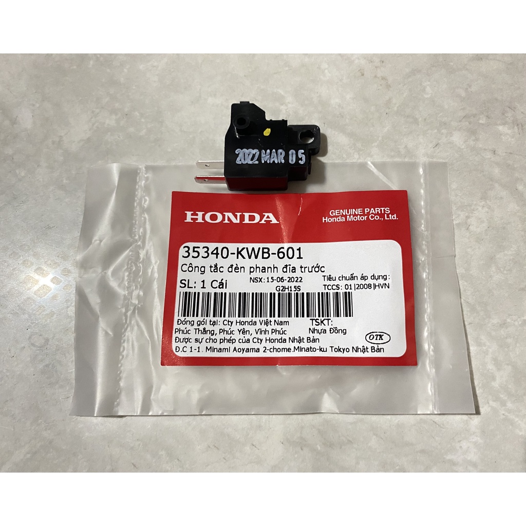 Công tắc đèn phanh đĩa trước HONDA WAVE A110, S110, RS110, RSX110. 35340KWB601