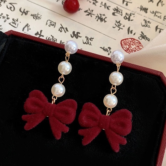 Khuyên Tai Nơ Đỏ Rượu Đính Ngọc Trai Nhân Tạo Phong Cách Cổ Điển Mới