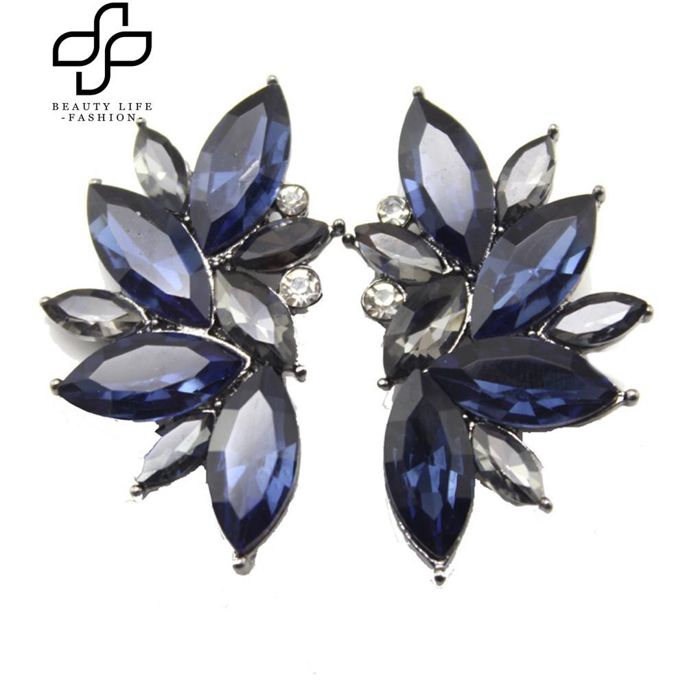 Hoa tai đính đá sang trọng dành cho nữ