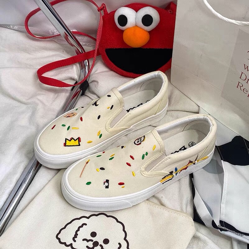 Giày lười slip on hoạ tiết thêu nhí phong cách Ulzzang dành cho nữ
