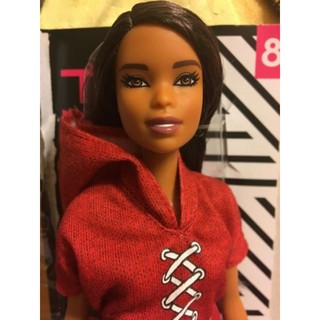 Búp bê Barbie da đen áo đỏ