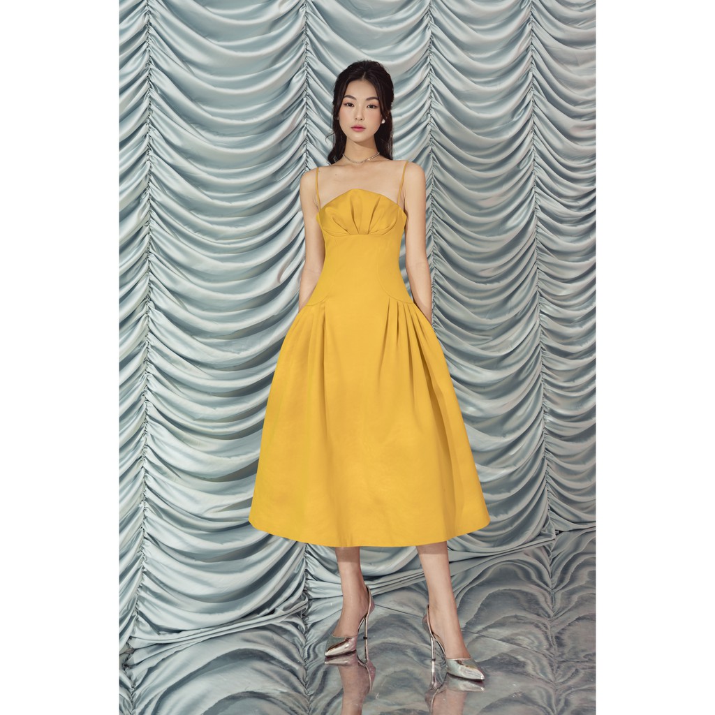 [Mã WABRWA15 giảm 15% đơn 300K] MOLLYNISTA - Đầm Fiona vàng 2 dây ngực xếp cánh hoa