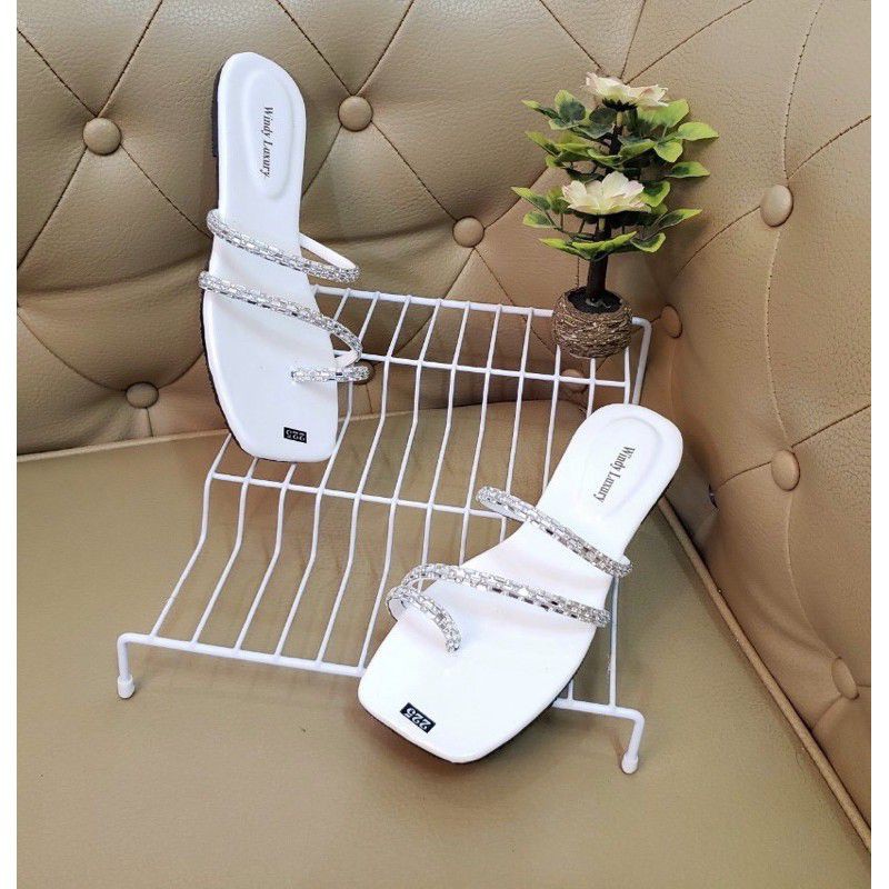 Dép xỏ ngón siêu chảnh