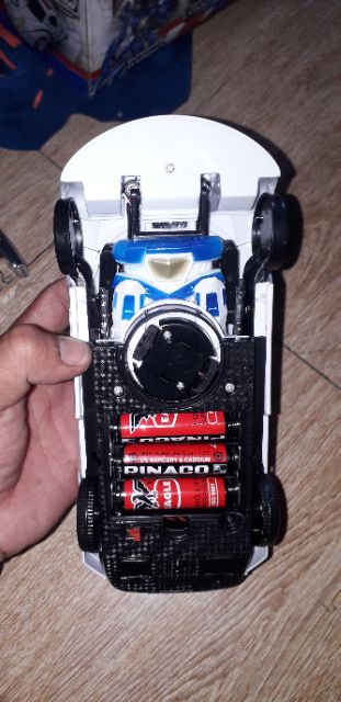 Xe mô hình biến thành robot có nhạc và đèn Led tặng kèm pin