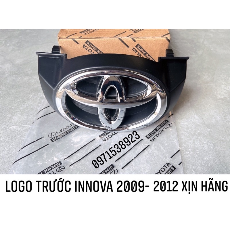 LOGO TRƯỚC INNOVA 2008-2012 XỊN CHÍNH HÃNG KÈM ĐẾ ĐEN 75301-0K010