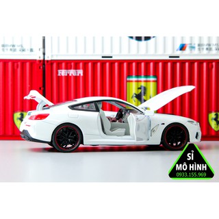 Mô hình xe BMW M8 1:24