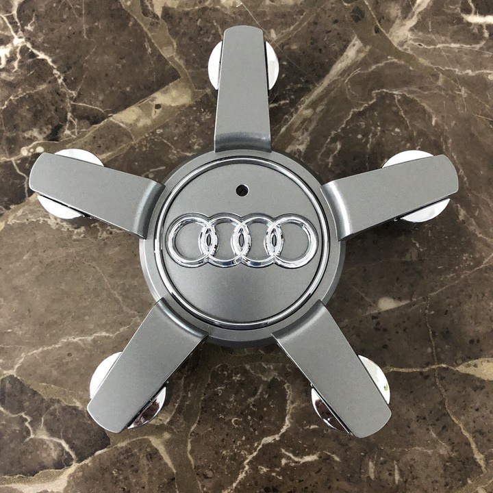 Logo chụp mâm, ốp lazang bánh xe ô tô Audi Q7, chất liệu nhựa ABS cao cấp
