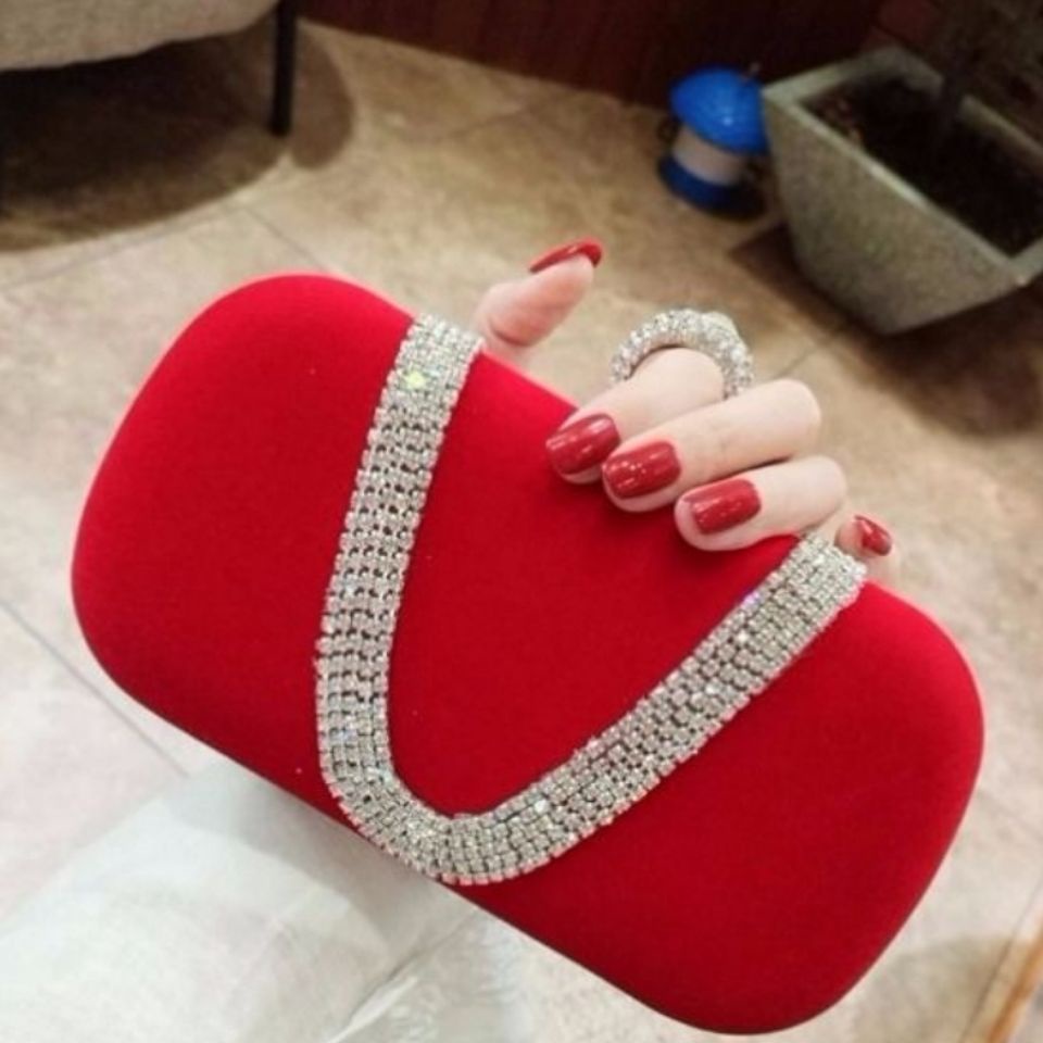 Ví cầm tay đính đá sang trọng dành cho nữ