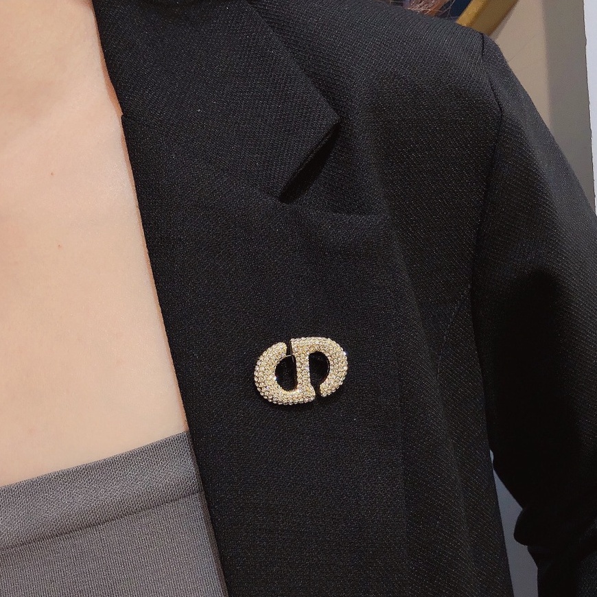 Trâm cài áo Dior đính đá sang trọng cho nam và nữ