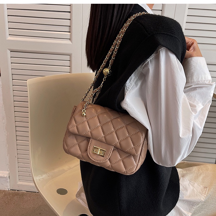 Túi Xách Dáng Vuông Phối Dây Xích Phong Cách retro