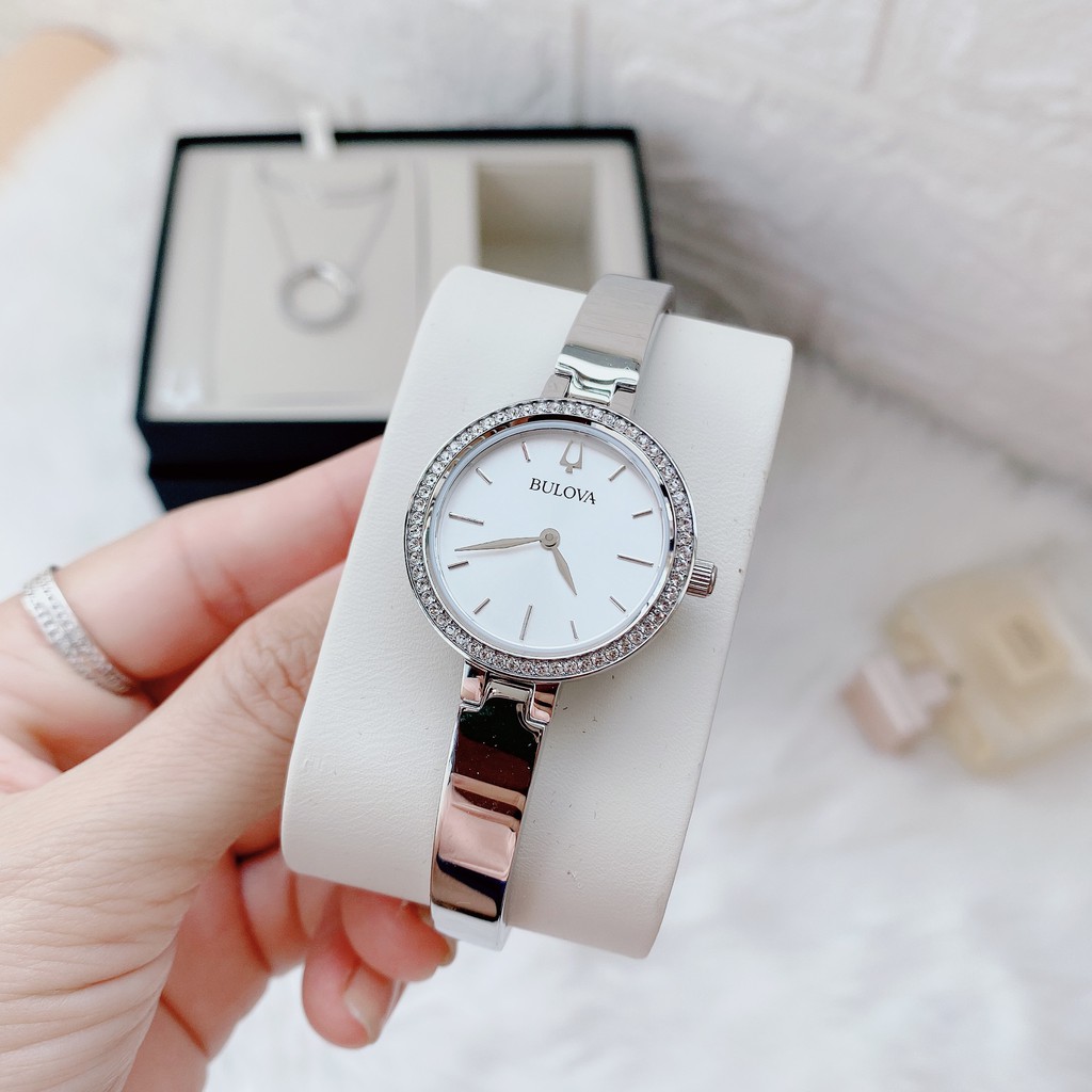 Đồng hồ Nữ Bulova 96X154 gồm lắc tay tông màu bạc