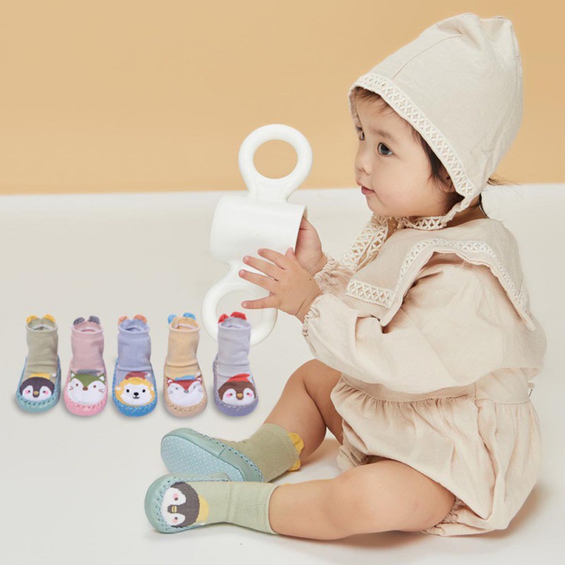 Cặp tất giày giữ ấm chân cho bé tập đi kiểu dáng hoạt hình đáng yêu