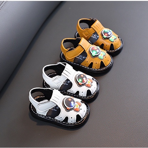 Dép rọ Sandal tập đi cho bé gắn hình siêu dễ thương