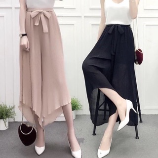 Quần voan dài ống rộng .